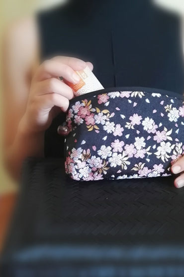 Kimono-pouch-black-sakura
