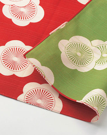104cm-Furoshiki-Isa-monyo-Reversible-Red-Green