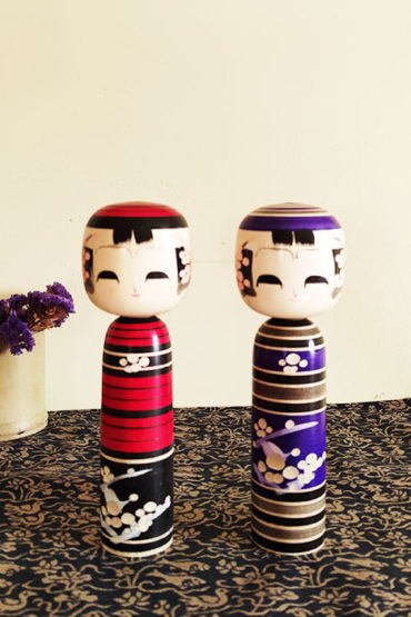 Japanese-Kokeshi-dolls-Akaume-&-Shiraume-2