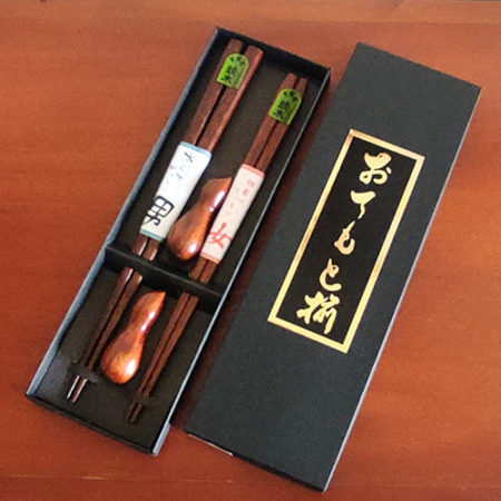 Japanese chopsticks gift set in a black gift box with two chopsticks stands in natural wooden color. j-okini.com in Malta