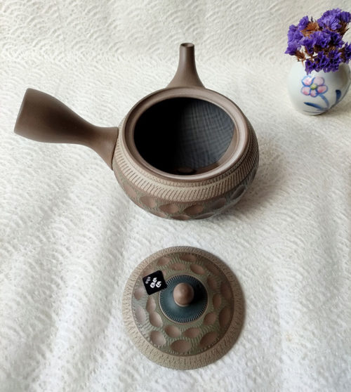 Hand-curved-Tokoname-teapot-5
