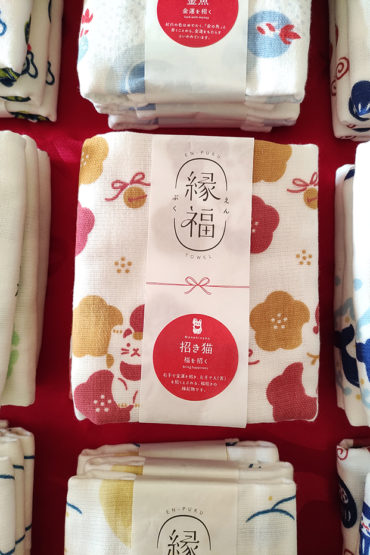 Japanese-fluffy-lucky-Gauze-towel-Maneki-neko-2