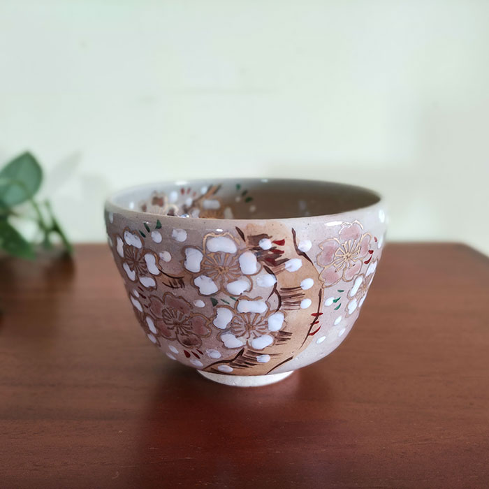 https://www.j-okini.com/wp-content/uploads/2022/04/Kiyomizu-ware-Handmade-Matcha-bowl-Sakura-fubuki.jpg