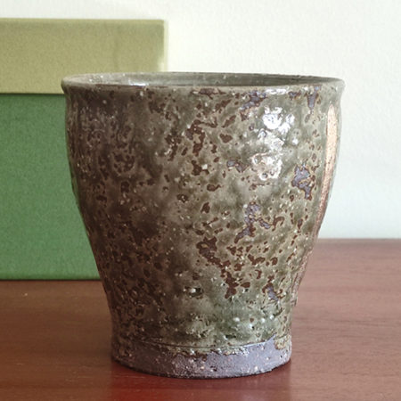 Handcrafted Kiyomizu-yaki Oribe glaze free cup with Kozou Kiln stamp on the bottom, gold accents, and textured surface, 9cm tall, ideal for tea, coffee, or whisky. Buy it from j-okini in Malta