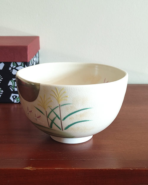 Kiyomizu-ware handmade matcha bowl with Otsukimi moon-viewing design, featuring six rabbits beneath a golden full moon on a cream background, with detailed gold accents on the grasses and rabbits. j-okini.com in Malta