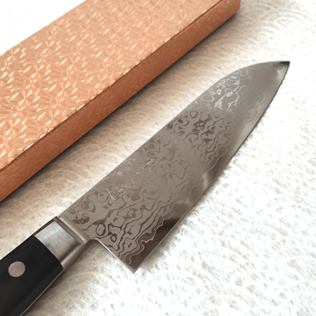 Japanese Kitchen Knife | Santoku | VG10 Core | Damascus Wave Pattern