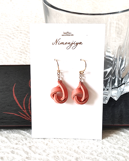 Handmade leather earrings featuring a twist-like design, dyed in traditional Japanese Shuiro (vermilion) using the Kyo-Yuzen dyeing technique, inspired by Kyoto's rich heritage. Available at j-okini.com in Malta. Unique gifts.