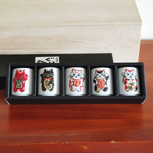 A 5-piece Mino ware sake cup set featuring colorful Maneki-Neko designs, each representing luck, protection, or prosperity.