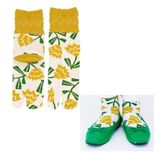 Japanese Tabi socks in mustard and cream with a design of evening grass. Available at j-okini.com in Malta