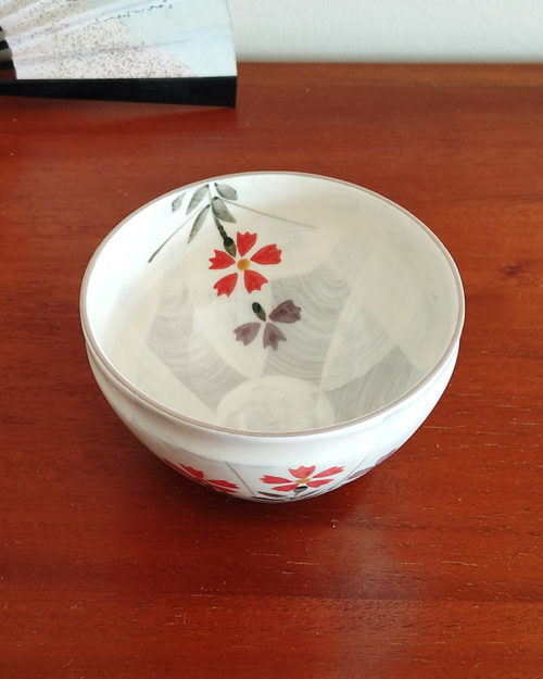 Mino Ware small Matcha bowl with a beige-grey base and colorful Nadeshiko (Dianthus) flower design, handcrafted in Japan. Available at j-okini.com in Malta