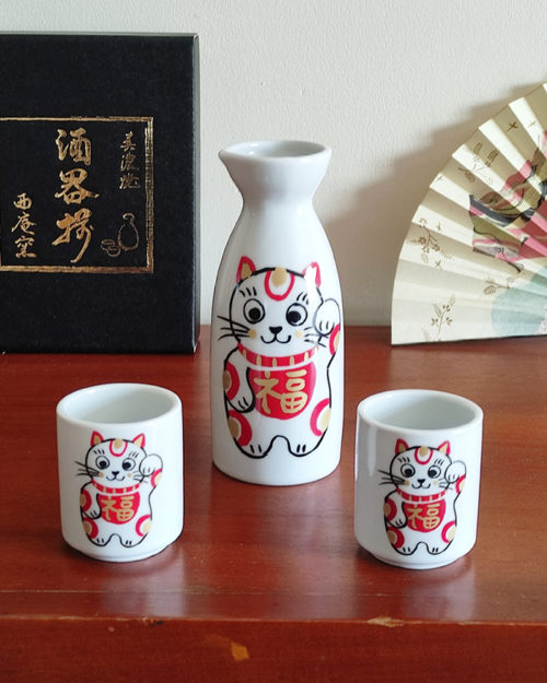 Mino ware porcelain sake set featuring a lucky Maneki Neko design, symbolizing good fortune. avAilable at j-okini.com in Malta