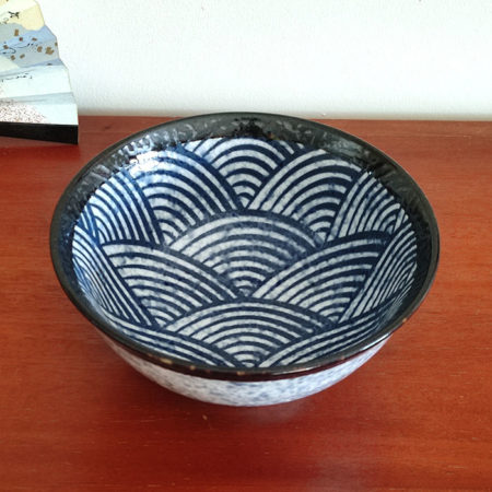 A traditional Japanese Mino ware donburi bowl featuring a deep blue Seigaiha wave pattern. With a 600ml capacity, 16cm diameter, and 8cm height, it's ideal for rice dishes, udon, or instant noodles. Beautifully crafted with a smooth glaze, showcasing the elegance of Japanese ceramics. Made in Japan. Available at j-okini.com in Malta