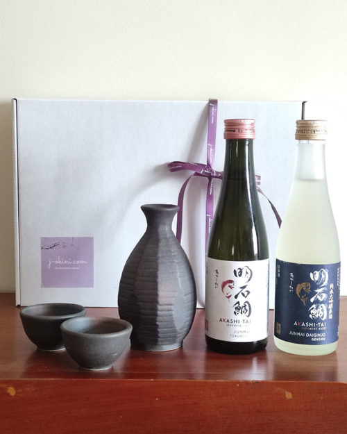 Two bottles of premium Sake and dark brown Sake Set in a gift box. Available at j-okini.com in Malta